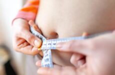 ¿Cómo se relaciona la grasa abdominal con la enfermedad cardíaca?